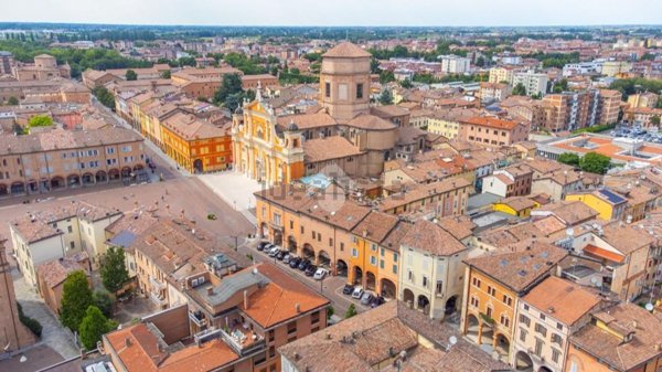 negozio in vendita a Carpi in zona Centro Storico