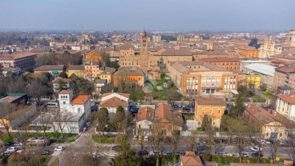 negozio in vendita a Carpi in zona Centro Storico