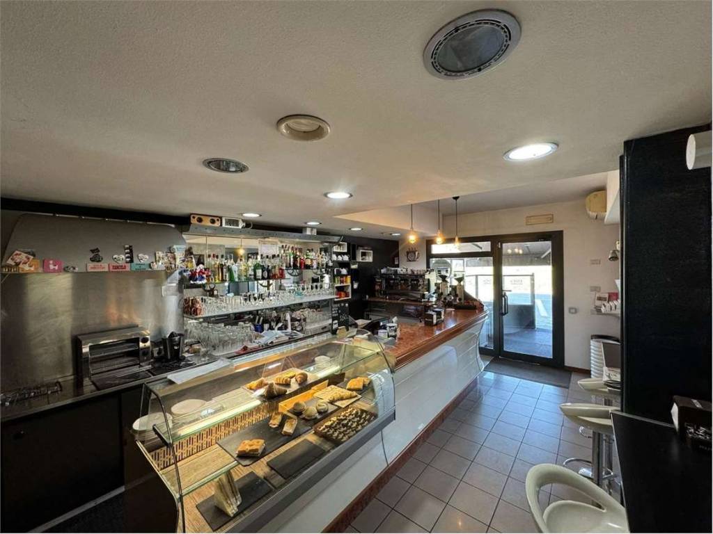 negozio in vendita a Carpi in zona Quartirolo