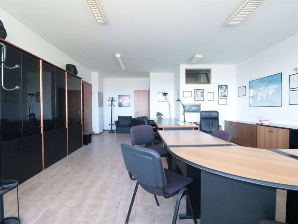 ufficio in vendita a Carpi in zona Quartirolo