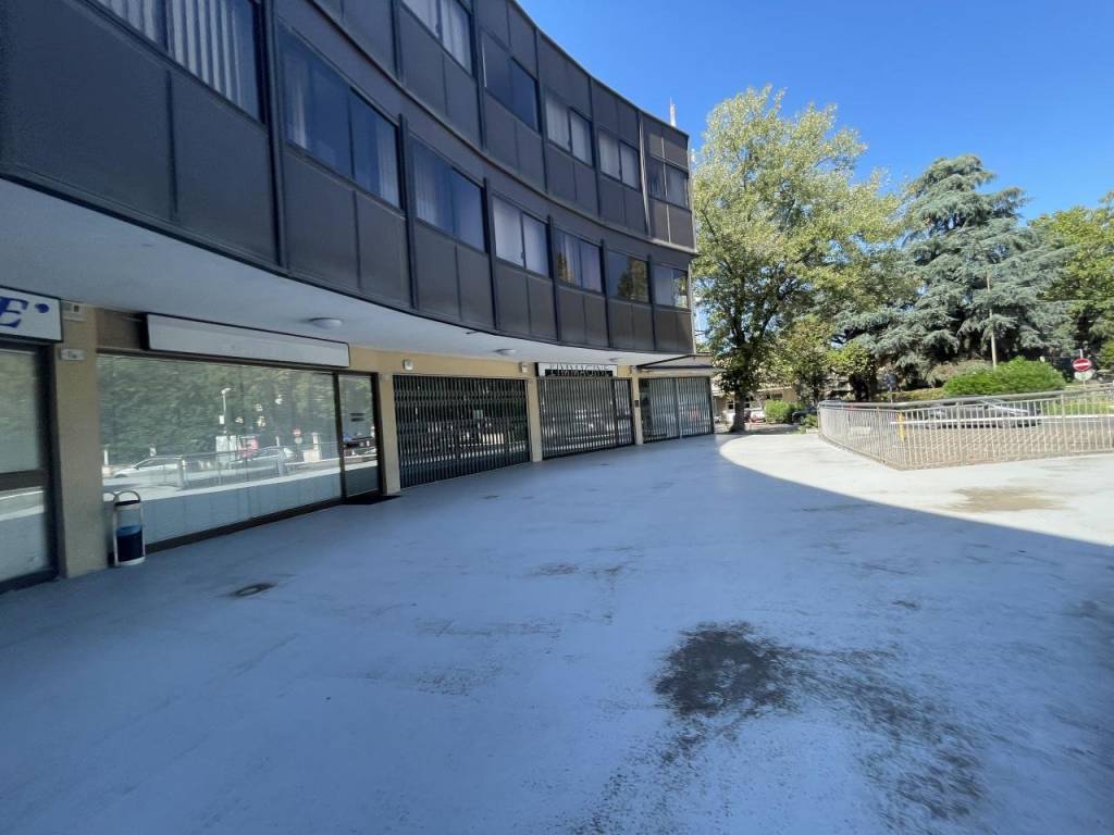 negozio in vendita a Carpi in zona Quartirolo