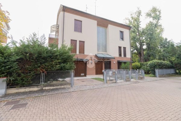 casa indipendente in vendita a Carpi
