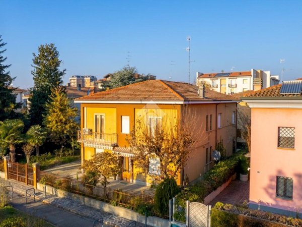 casa indipendente in vendita a Carpi