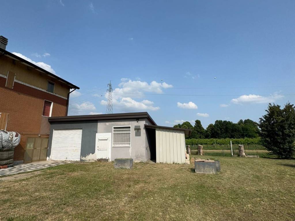 negozio in vendita a Carpi in zona Budrione
