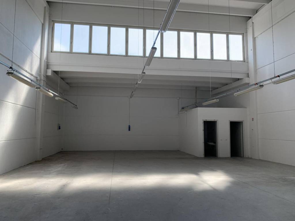 locale commerciale in vendita a Carpi