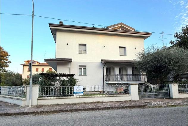 casa indipendente in vendita a Carpi in zona Centro Storico