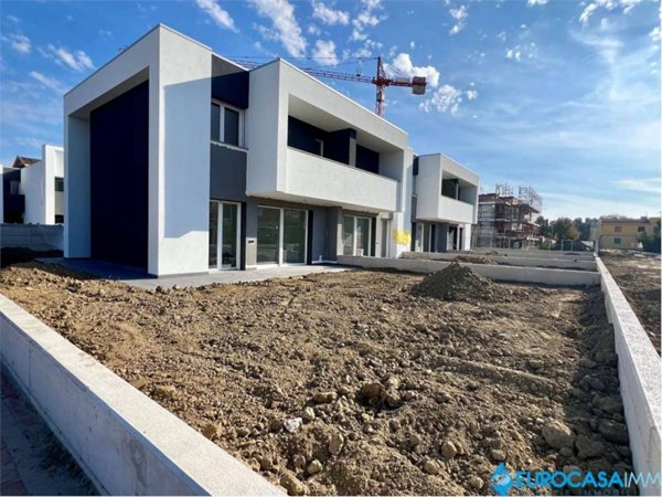 casa indipendente in vendita a Carpi
