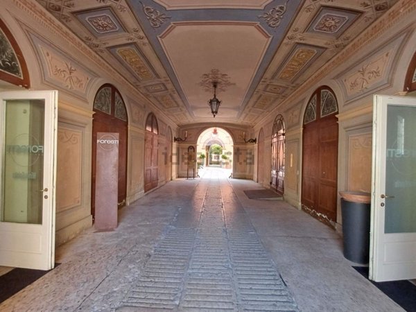 negozio in vendita a Carpi