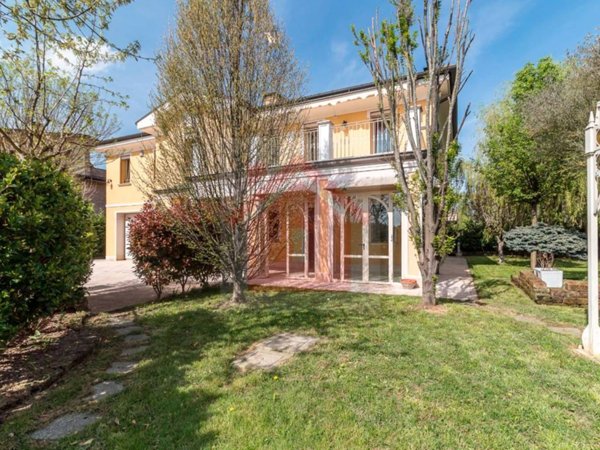 casa indipendente in vendita a Carpi in zona Cibeno Pile