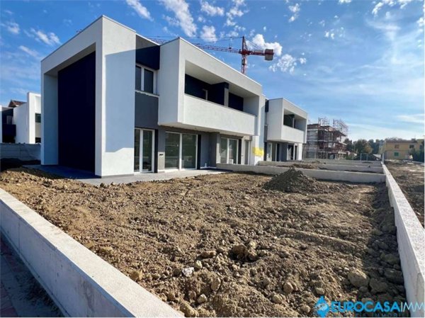casa indipendente in vendita a Carpi