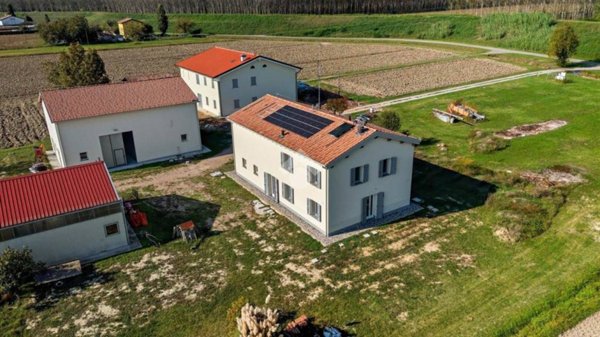 casa indipendente in vendita a Carpi in zona Cortile