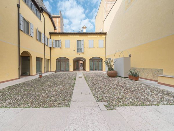 appartamento in vendita a Carpi in zona Centro Storico