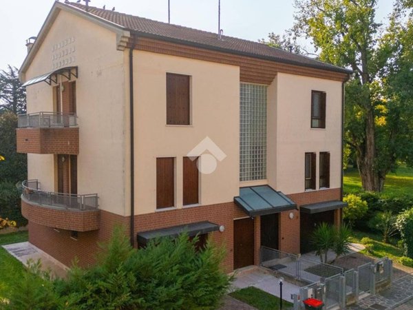 casa indipendente in vendita a Carpi