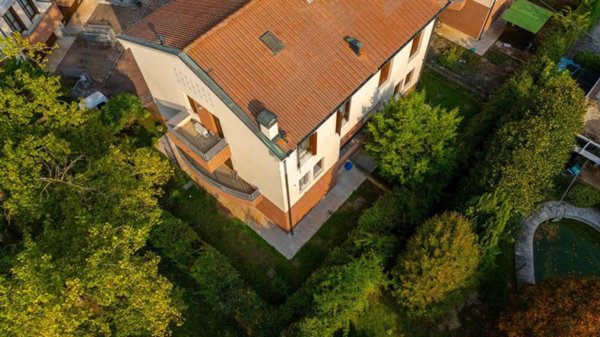 casa indipendente in vendita a Carpi