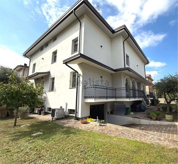 casa indipendente in vendita a Carpi in zona Centro Storico