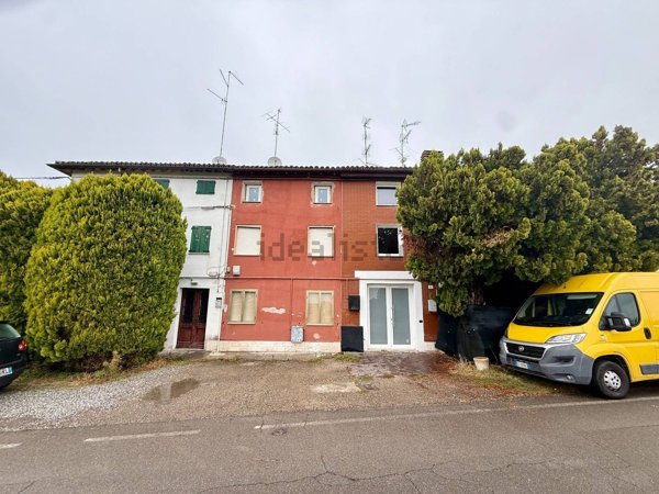 casa indipendente in vendita a Carpi
