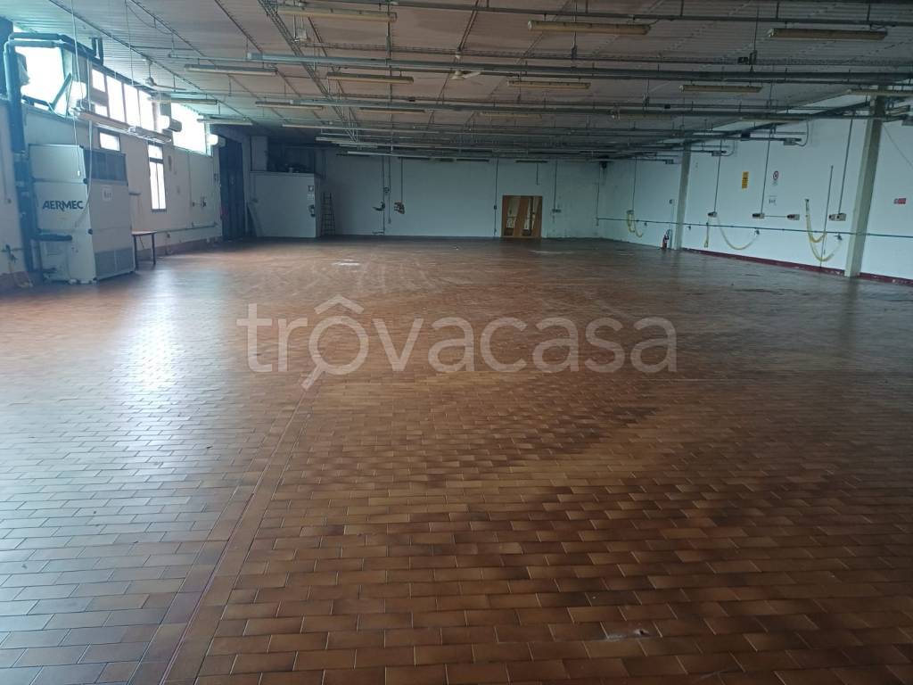 locale commerciale in vendita a Carpi