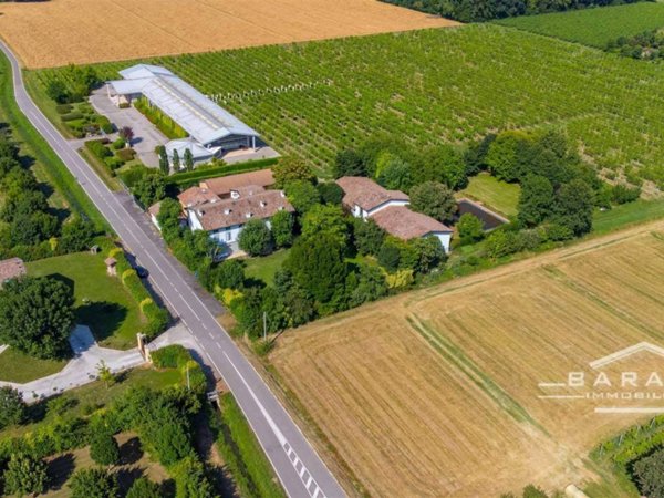 locale commerciale in vendita a Carpi