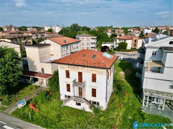 casa indipendente in vendita a Carpi