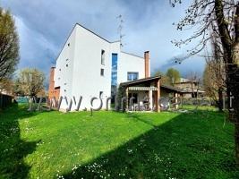 casa indipendente in vendita a Carpi in zona Cibeno Pile