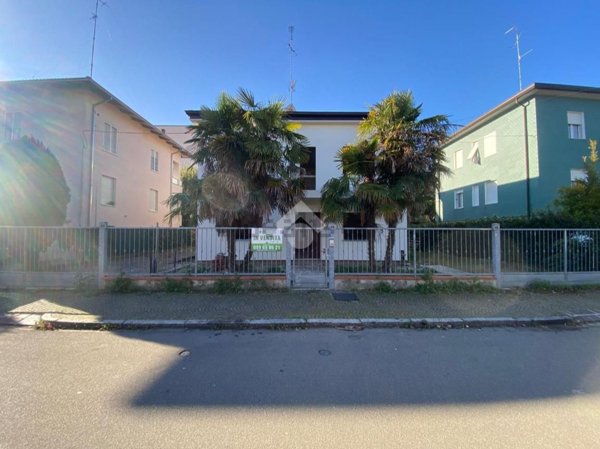 casa indipendente in vendita a Carpi in zona Centro Storico