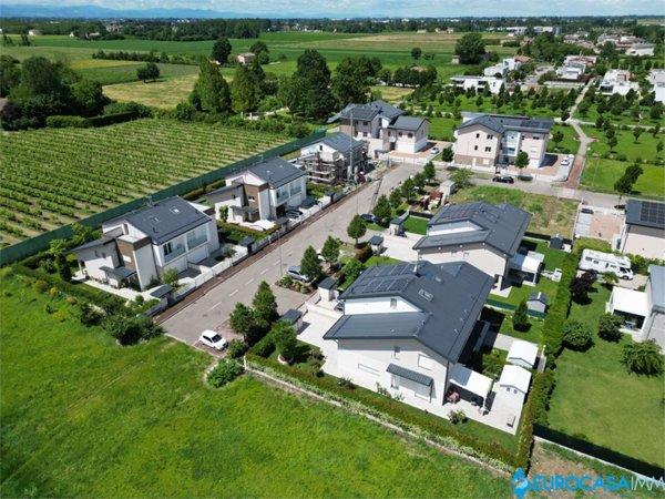 casa indipendente in vendita a Carpi