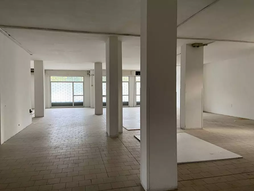 negozio in vendita a Carpi