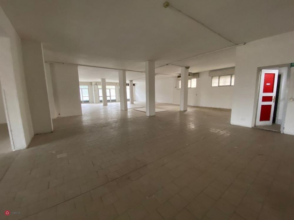 negozio in vendita a Carpi