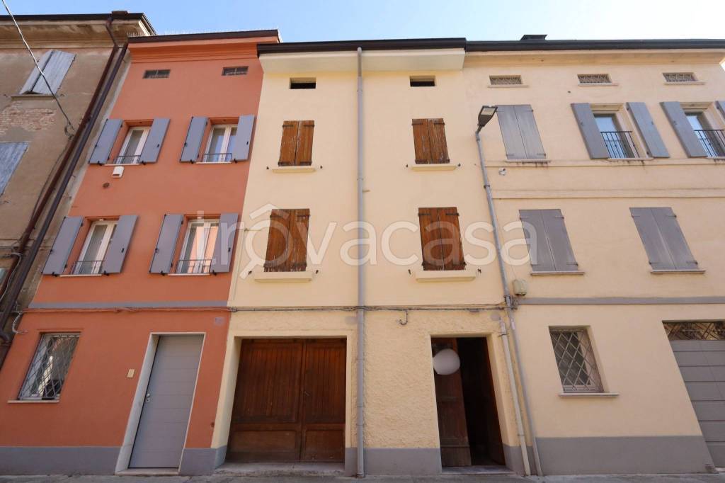 casa indipendente in vendita a Carpi in zona Centro Storico
