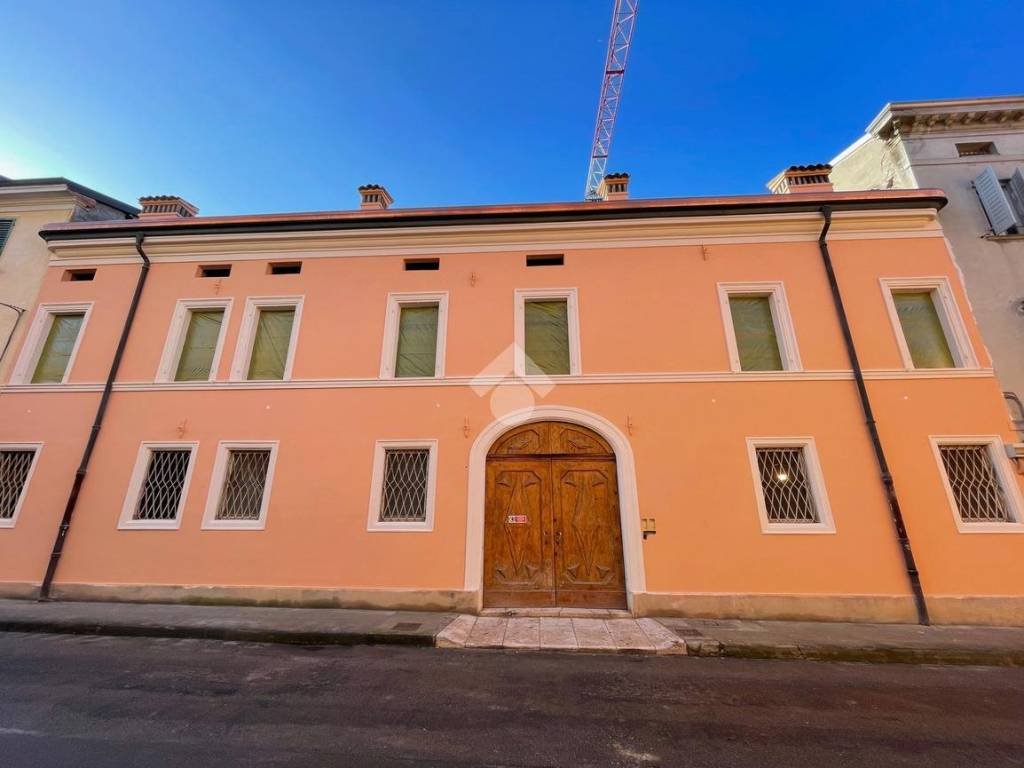 appartamento in vendita a Carpi in zona Centro Storico