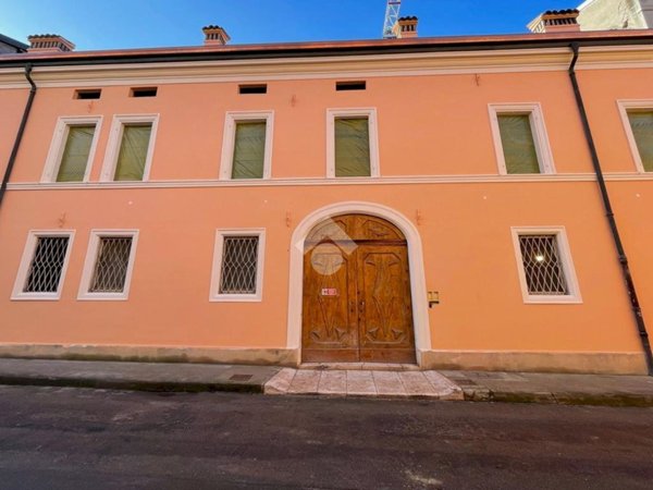 appartamento in vendita a Carpi in zona Centro Storico