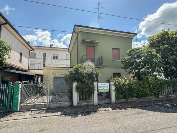 casa indipendente in vendita a Carpi in zona Quartirolo