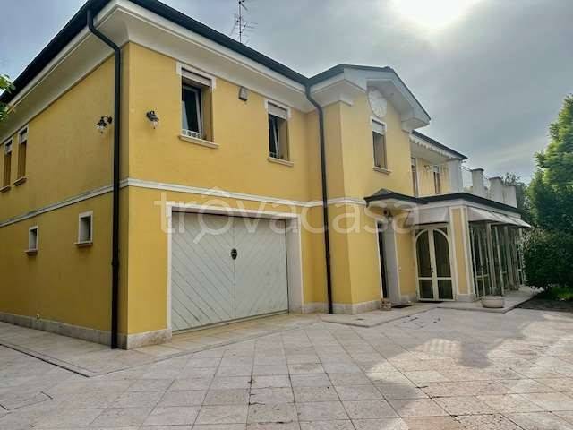 casa indipendente in vendita a Carpi