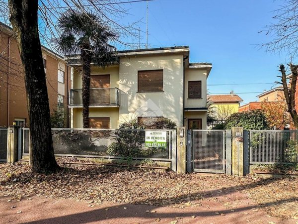 casa indipendente in vendita a Carpi in zona Centro Storico
