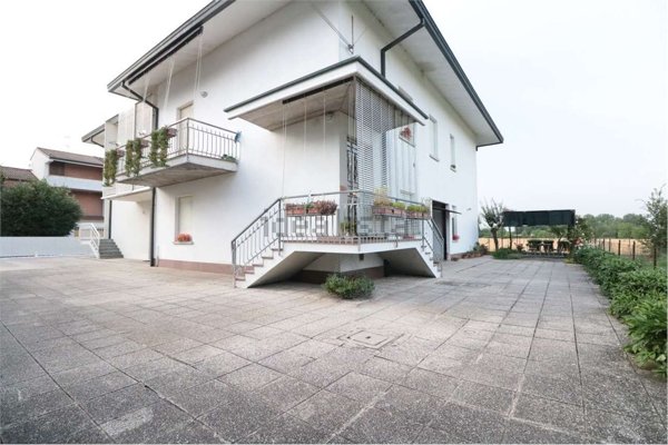 casa indipendente in vendita a Carpi in zona San Marino