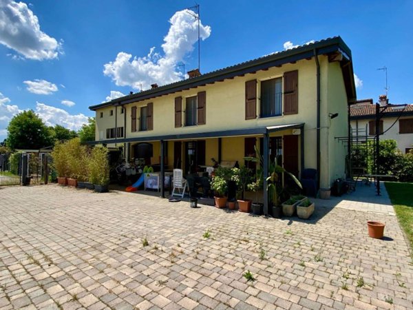 casa indipendente in vendita a Carpi in zona Budrione