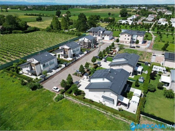 casa indipendente in vendita a Carpi in zona Quartirolo