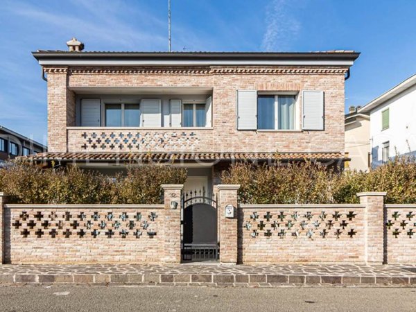 casa indipendente in vendita a Carpi