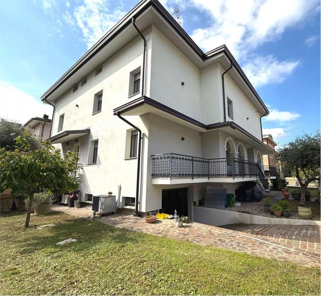 casa indipendente in vendita a Carpi in zona Centro Storico