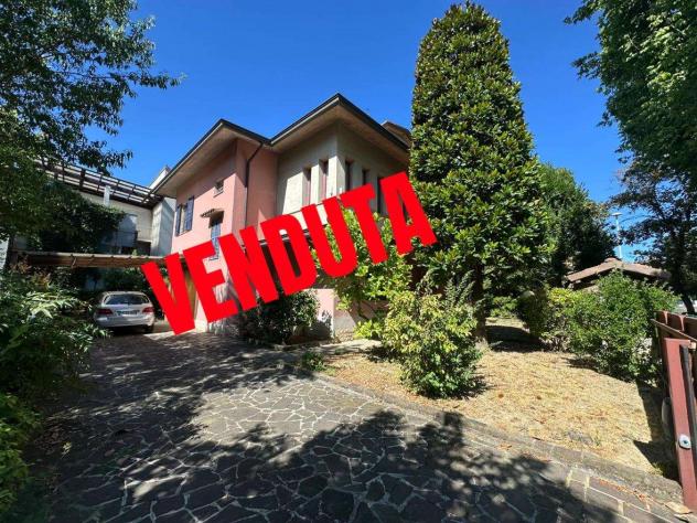 casa indipendente in vendita a Carpi in zona Centro Storico