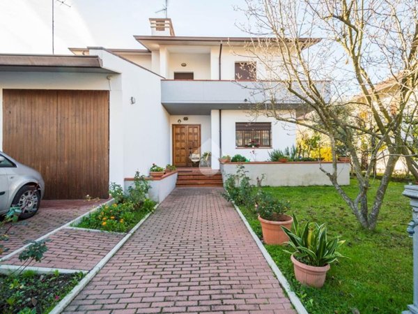 casa indipendente in vendita a Carpi