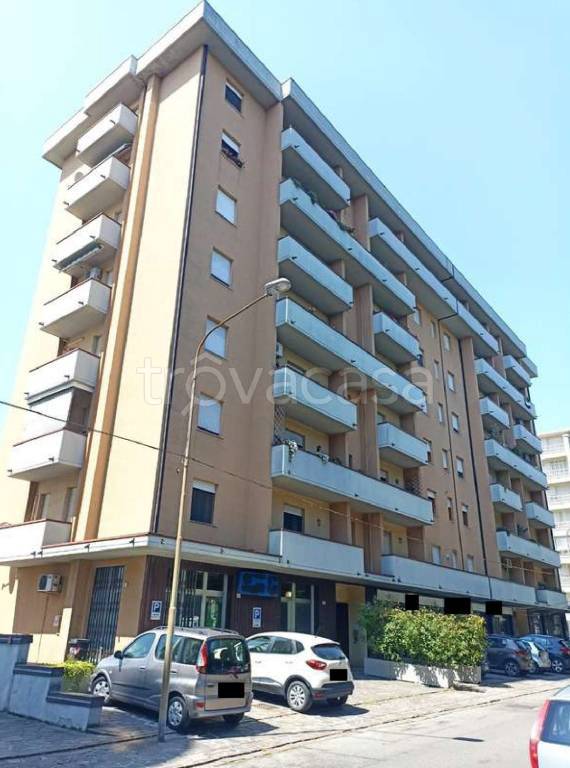 negozio in vendita a Carpi in zona Quartirolo