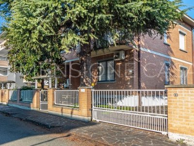 casa indipendente in vendita a Carpi