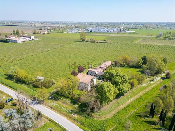 casa indipendente in vendita a Carpi