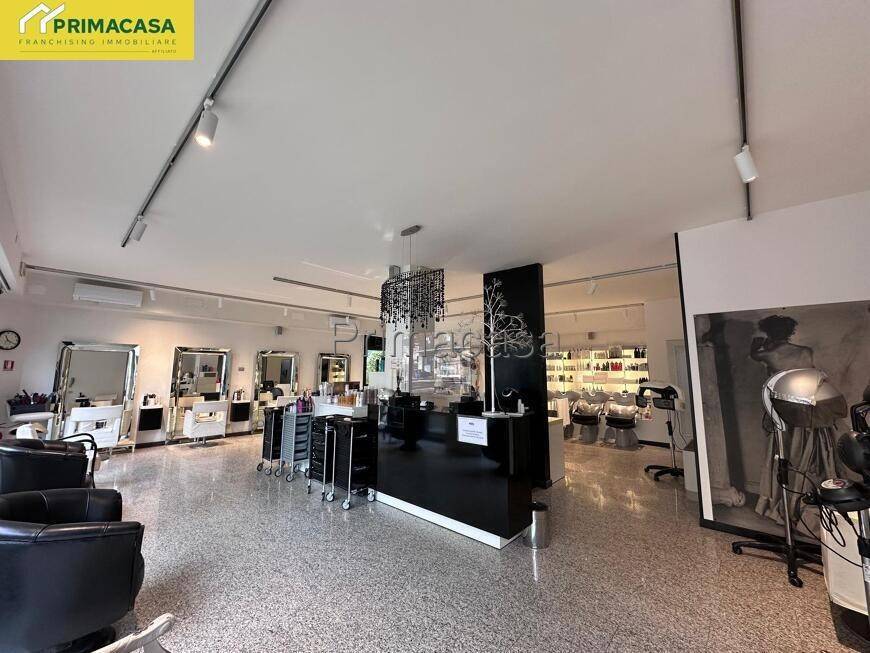 negozio in vendita a Carpi in zona Quartirolo