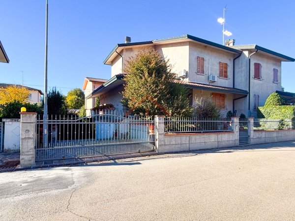 casa indipendente in vendita a Carpi in zona Fossoli