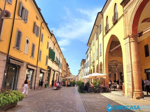 intera palazzina in vendita a Carpi in zona Centro Storico