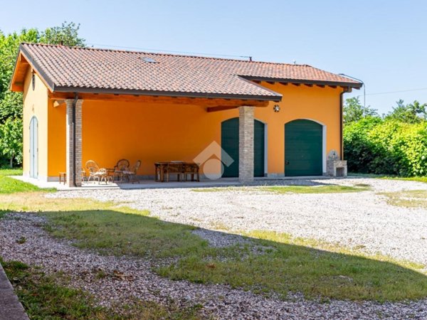 casa indipendente in vendita a Carpi in zona Cortile
