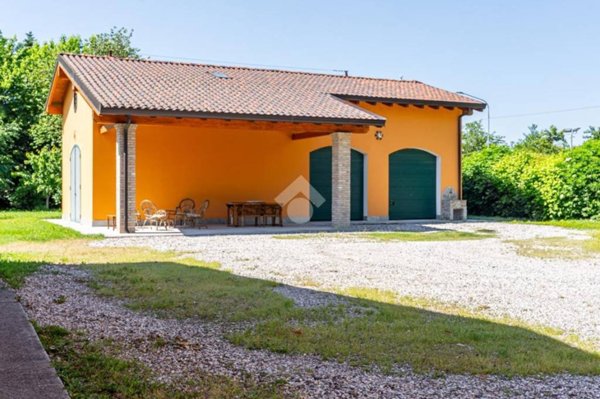 casa indipendente in vendita a Carpi in zona Cortile