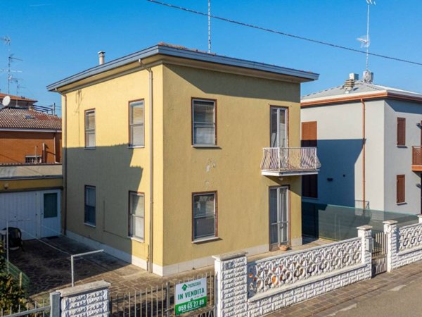 casa indipendente in vendita a Carpi